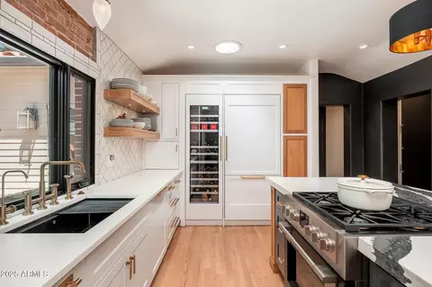 Kitchen - 346 E Orangewood Ave, Phoenix, AZ 85020 photo 3 of 9