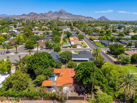 View/Area - 346 E Orangewood Ave, Phoenix, AZ 85020 photo 1 of 8