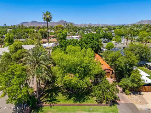 View/Area - 346 E Orangewood Ave, Phoenix, AZ 85020 photo 2 of 8