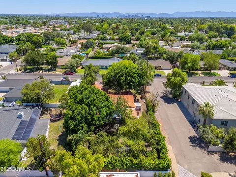 View/Area - 346 E Orangewood Ave, Phoenix, AZ 85020 photo 8 of 8