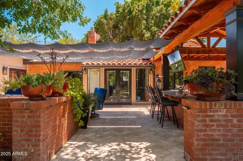 Exterior - 346 E Orangewood Ave, Phoenix, AZ 85020 photo 5 of 13