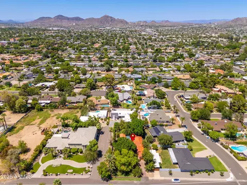 View/Area - 346 E Orangewood Ave, Phoenix, AZ 85020 photo 3 of 8
