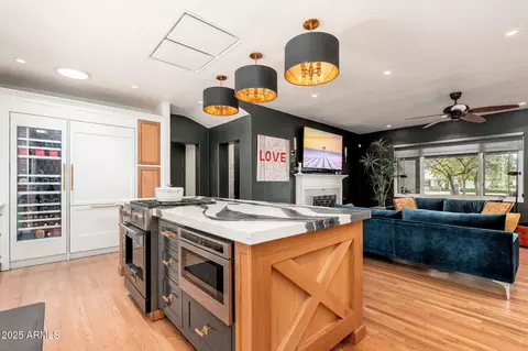 Kitchen - 346 E Orangewood Ave, Phoenix, AZ 85020 photo 4 of 9
