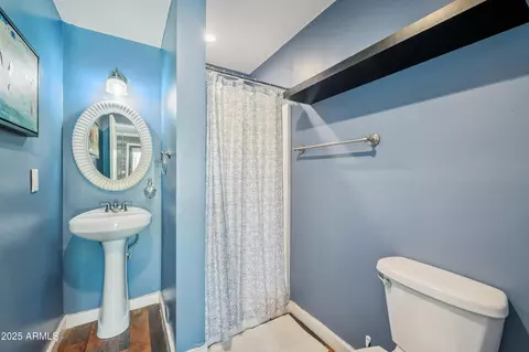Bath - 8045 N 7th Ave, Phoenix, AZ 85021 photo 6 of 6
