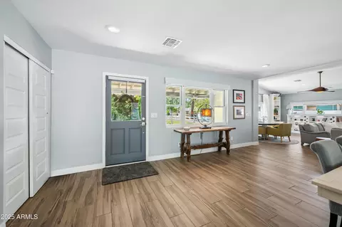 Entry Way - 8045 N 7th Ave, Phoenix, AZ 85021 photo 1 of 1
