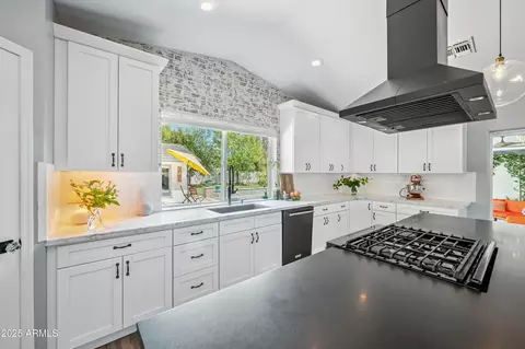 Kitchen - 8045 N 7th Ave, Phoenix, AZ 85021 photo 2 of 2
