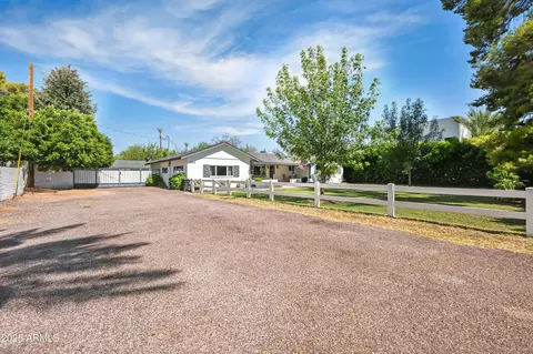 Exterior - 8045 N 7th Ave, Phoenix, AZ 85021 photo 5 of 12