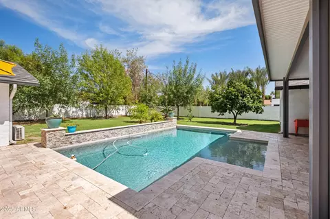 Exterior - 8045 N 7th Ave, Phoenix, AZ 85021 photo 3 of 12