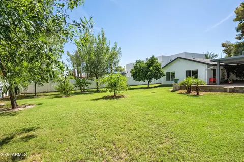 Exterior - 8045 N 7th Ave, Phoenix, AZ 85021 photo 9 of 12