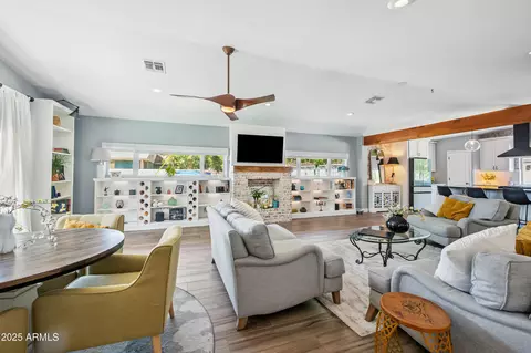 Living - 8045 N 7th Ave, Phoenix, AZ 85021 photo 2 of 3