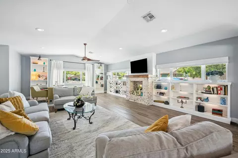 Living - 8045 N 7th Ave, Phoenix, AZ 85021 photo 3 of 3