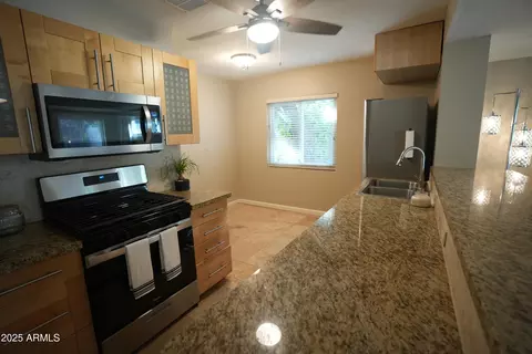 Kitchen - 3526 E Piccadilly Rd, Phoenix, AZ 85018 photo 3 of 4