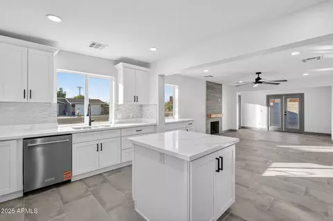 Kitchen - 3241 N 27th Pl, Phoenix, AZ 85016 photo 2 of 4