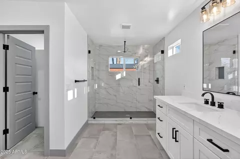 Bath - 3241 N 27th Pl, Phoenix, AZ 85016 photo 1 of 2