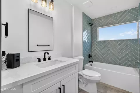 Bath - 3241 N 27th Pl, Phoenix, AZ 85016 photo 2 of 2