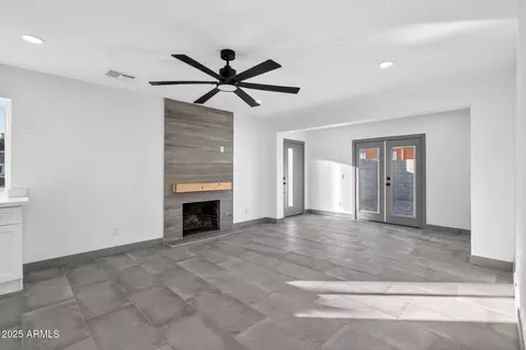 Living - 3241 N 27th Pl, Phoenix, AZ 85016 photo 2 of 2