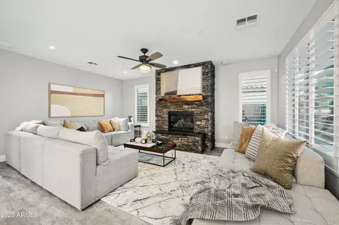 Living - 4623 E Waterman St, Gilbert, AZ 85297 photo 2 of 3