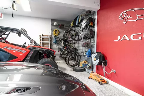 Exterior - 1136 E Forest Hills Dr, Phoenix, AZ 85022 photo 4 of 19