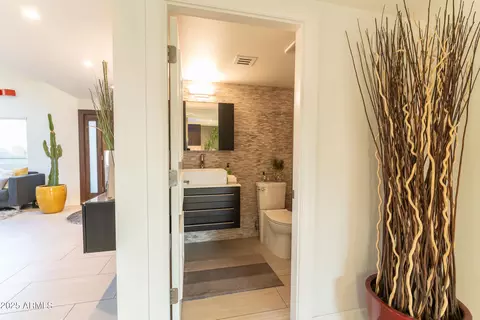 Bath - 1136 E Forest Hills Dr, Phoenix, AZ 85022 photo 1 of 5