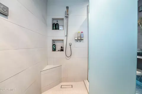 Bath - 1136 E Forest Hills Dr, Phoenix, AZ 85022 photo 4 of 5