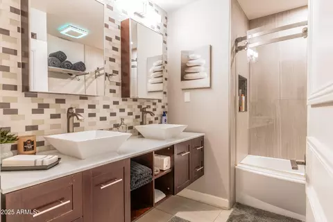 Bath - 1136 E Forest Hills Dr, Phoenix, AZ 85022 photo 3 of 5