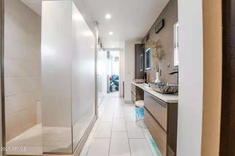 Bath - 1136 E Forest Hills Dr, Phoenix, AZ 85022 photo 5 of 5