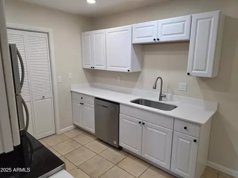 Kitchen - 3511 E Baseline Rd #1117, Phoenix, AZ 85042 photo 1 of 3