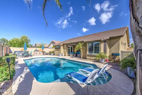 737 W Desert Valley Dr, San Tan Valley, AZ 85143