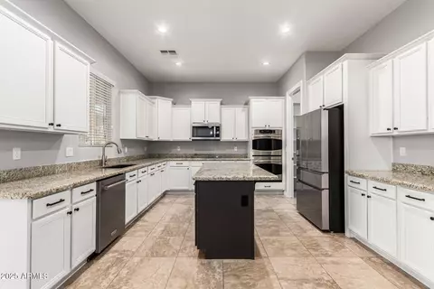 Kitchen - 3104 E Packard Dr, Gilbert, AZ 85298 photo 1 of 3