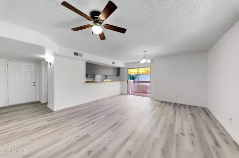 8847 N 8th St #205, Phoenix, AZ 85020