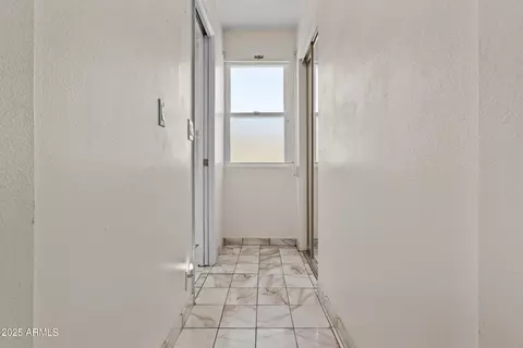 Entry Way - 1230 E Rowlands Ln, Phoenix, AZ 85022 photo 3 of 4