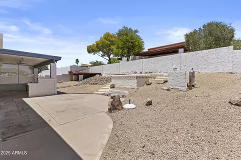 Exterior - 1230 E Rowlands Ln, Phoenix, AZ 85022 photo 4 of 7