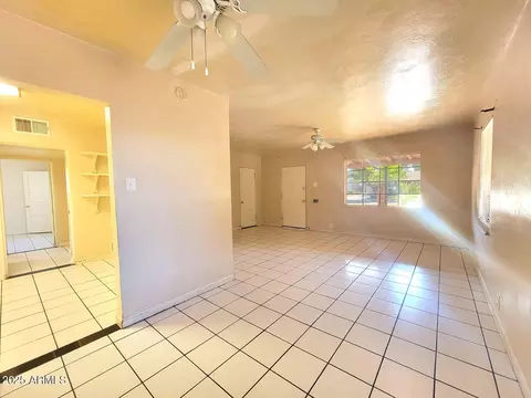 Living - 4242 N 11th Pl, Phoenix, AZ 85014 photo 2 of 2