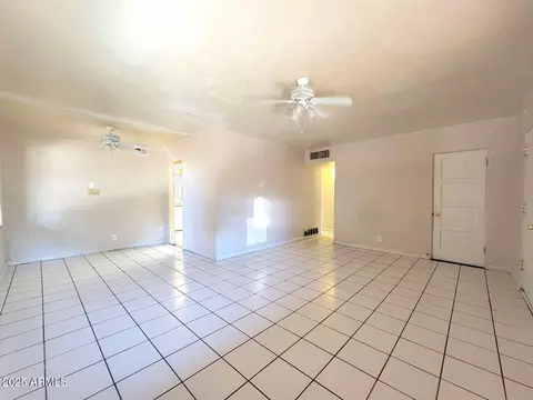 Living - 4242 N 11th Pl, Phoenix, AZ 85014 photo 1 of 2