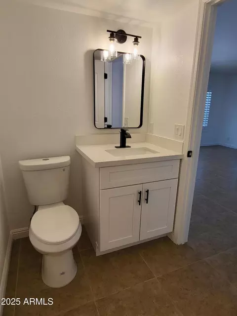 Bath - 843 W Devon Dr, Gilbert, AZ 85233 photo 1 of 7