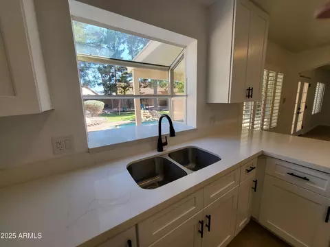 Kitchen - 843 W Devon Dr, Gilbert, AZ 85233 photo 5 of 8