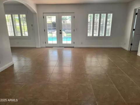Living - 843 W Devon Dr, Gilbert, AZ 85233 photo 4 of 8