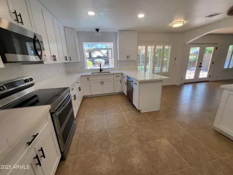 Kitchen - 843 W Devon Dr, Gilbert, AZ 85233 photo 1 of 8