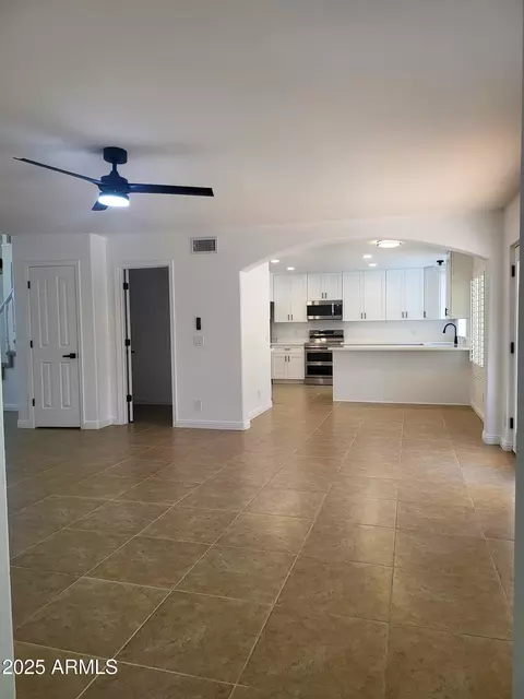 Living - 843 W Devon Dr, Gilbert, AZ 85233 photo 6 of 8
