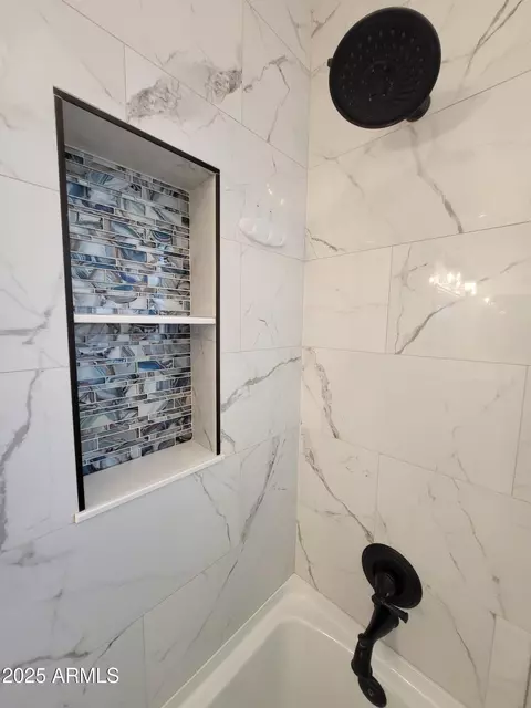Bath - 843 W Devon Dr, Gilbert, AZ 85233 photo 7 of 7