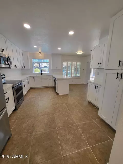 Kitchen - 843 W Devon Dr, Gilbert, AZ 85233 photo 8 of 8