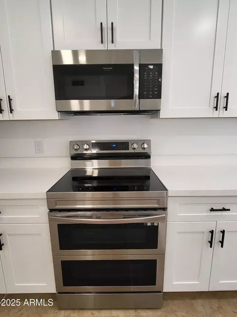 Kitchen - 843 W Devon Dr, Gilbert, AZ 85233 photo 7 of 8