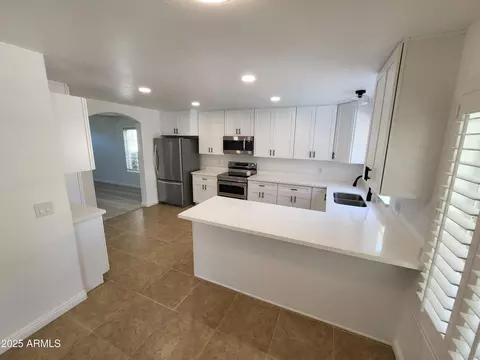 Kitchen - 843 W Devon Dr, Gilbert, AZ 85233 photo 4 of 8