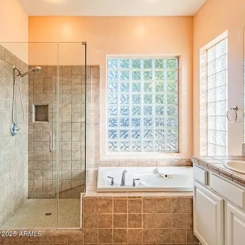 Bath - 6519 S Forest Ct, Gilbert, AZ 85298 photo 2 of 4