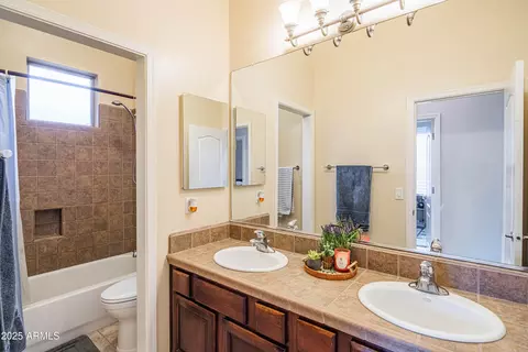 Bath - 6519 S Forest Ct, Gilbert, AZ 85298 photo 3 of 4