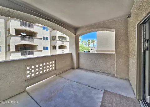Exterior - 920 E Devonshire Ave #2009, Phoenix, AZ 85014 photo 1 of 3
