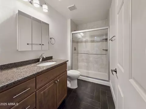 Bath - 920 E Devonshire Ave #2009, Phoenix, AZ 85014 photo 4 of 5