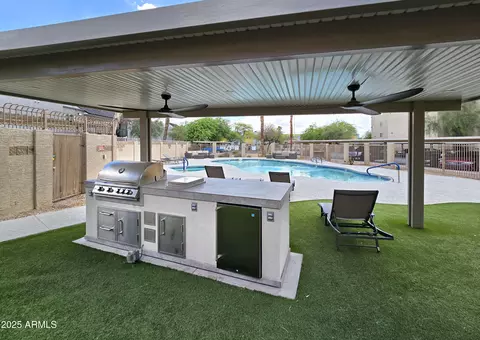 Exterior - 920 E Devonshire Ave #2009, Phoenix, AZ 85014 photo 3 of 3