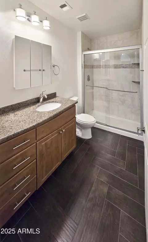 Bath - 920 E Devonshire Ave #2009, Phoenix, AZ 85014 photo 3 of 5