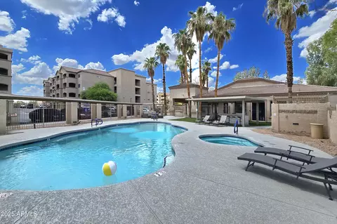 Exterior - 920 E Devonshire Ave #2009, Phoenix, AZ 85014 photo 2 of 3